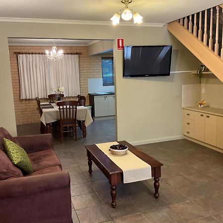 Albury Georgian Motel & Suites Экстерьер фото
