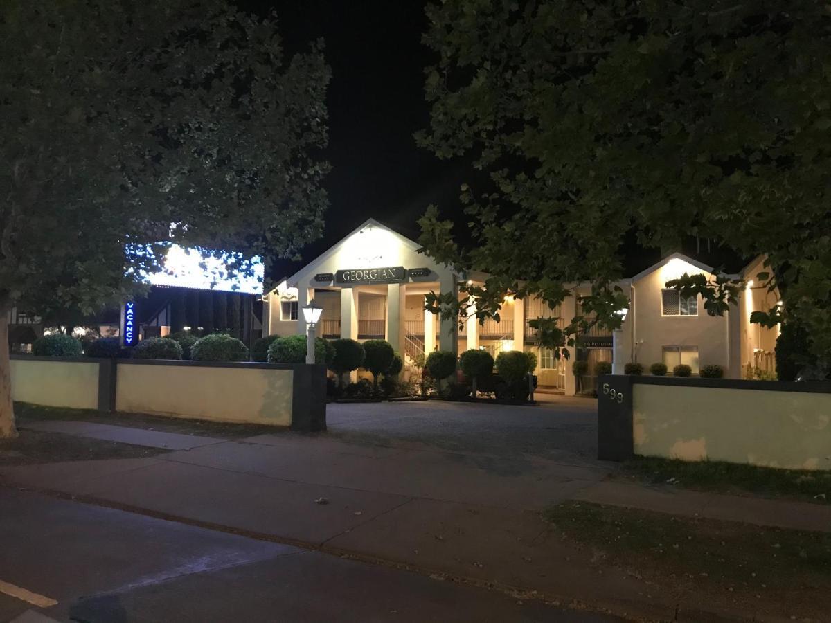 Albury Georgian Motel & Suites Экстерьер фото