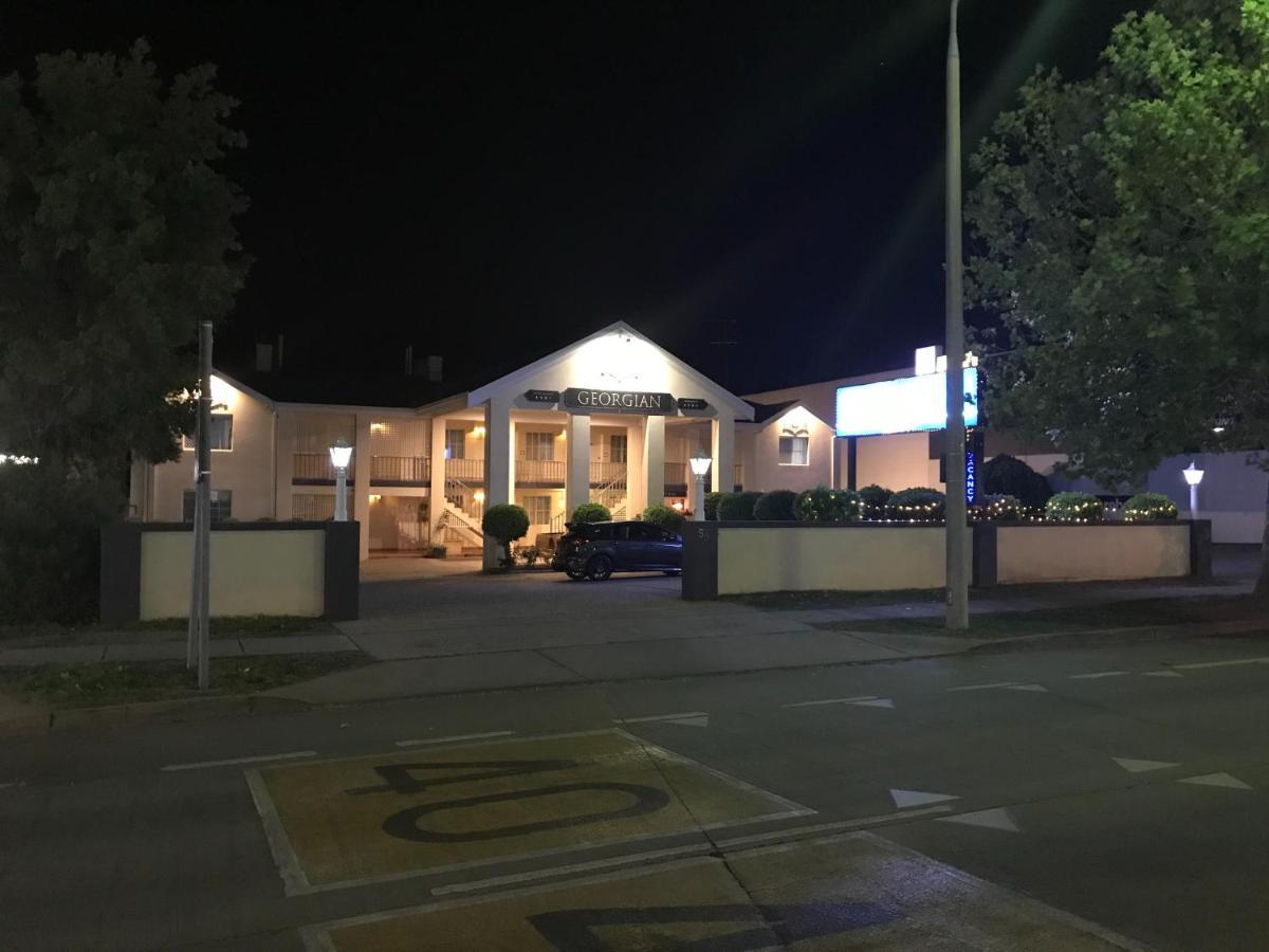 Albury Georgian Motel & Suites Экстерьер фото