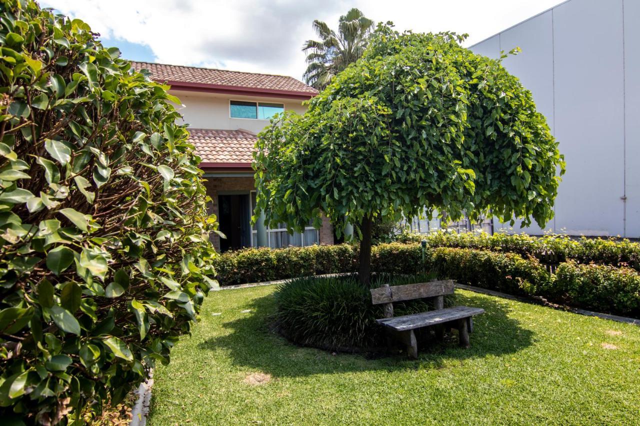 Albury Georgian Motel & Suites Экстерьер фото