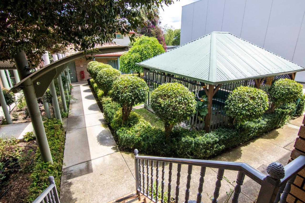 Albury Georgian Motel & Suites Экстерьер фото
