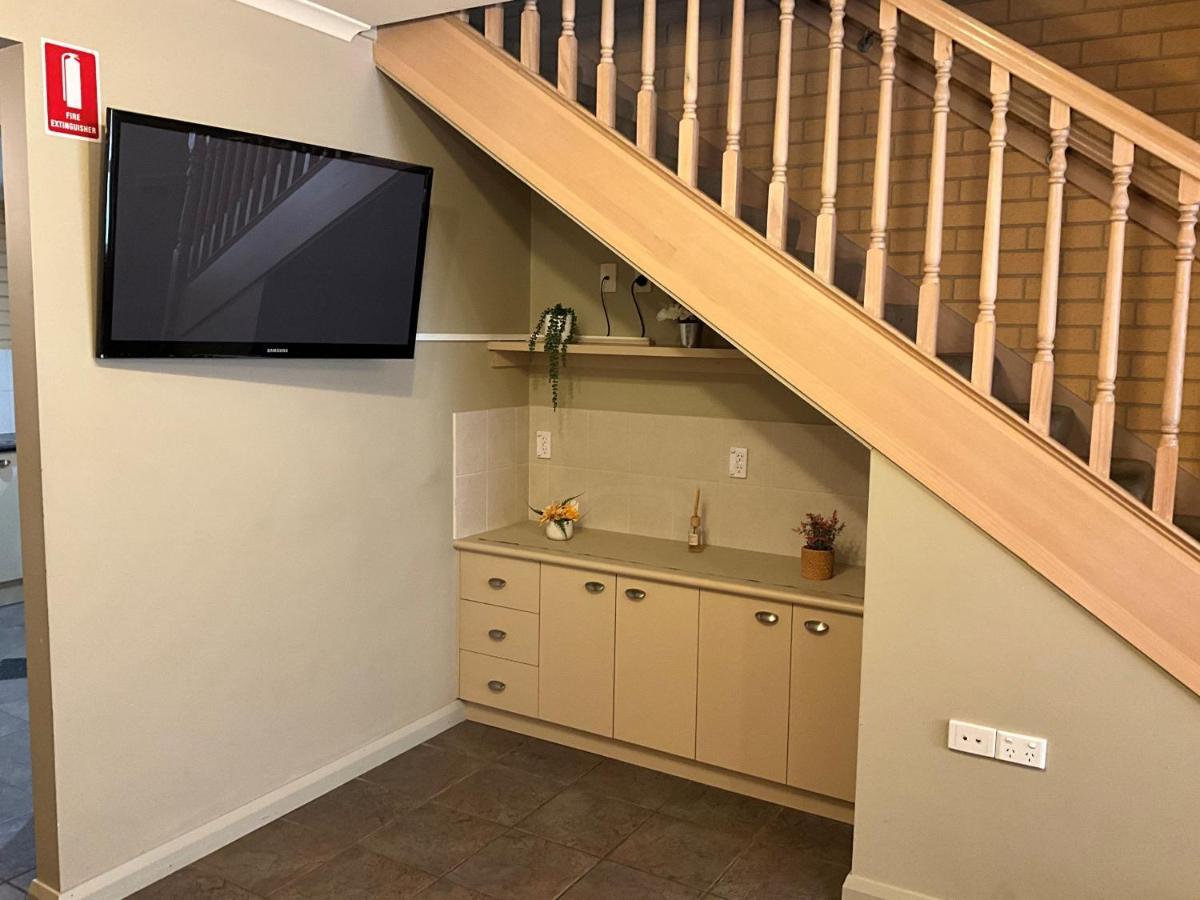 Albury Georgian Motel & Suites Экстерьер фото